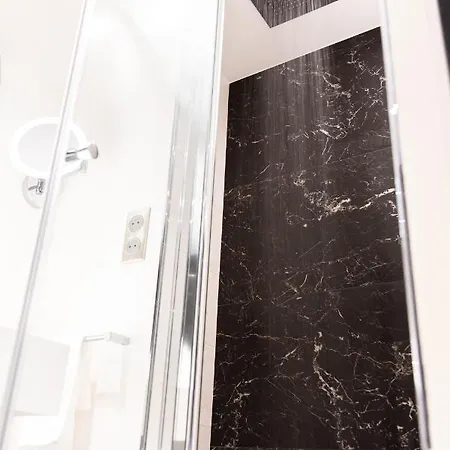 Romanee 6 Personnes Vue Cathedrale 2 Places De Parking 公寓