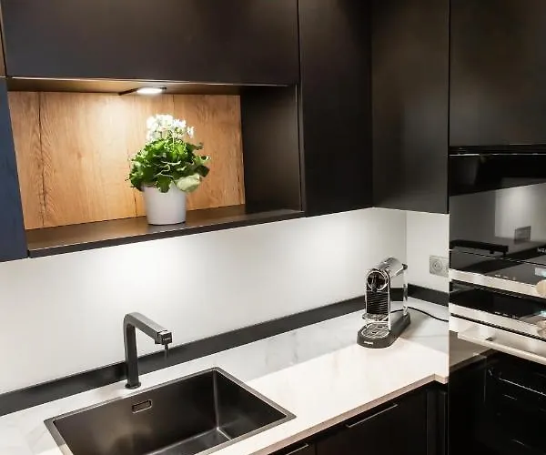 Romanee 6 Personnes Vue Cathedrale 2 Places De Parking アパート