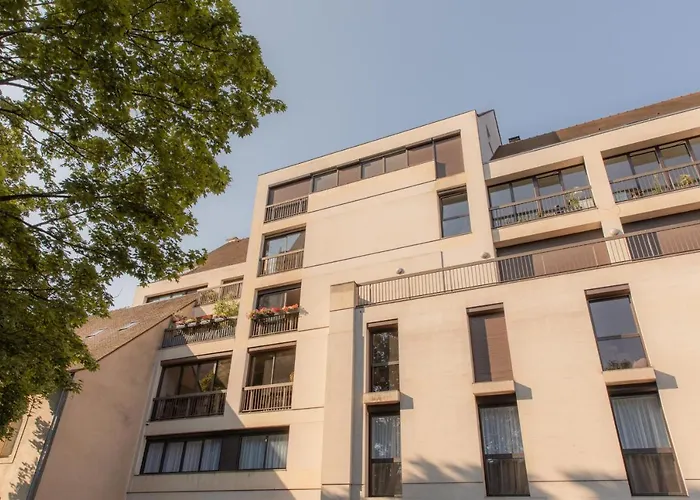 Romanee 6 Personnes Vue Cathedrale 2 Places De Parking アパート ディジョン