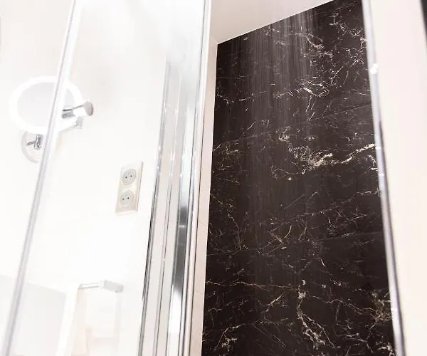 Romanee 6 Personnes Vue Cathedrale 2 Places De Parking شقة