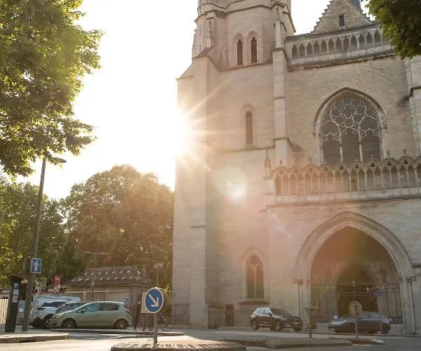 Romanee 6 Personnes Vue Cathedrale 2 Places De Parking * Dijon